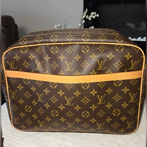 EUC Louis Vuitton Monogram Canvas Reporter GM - Picture 6 of 17